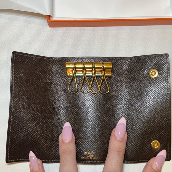 Hermès Black Leather Key Holder with Gold Accents - Picture 3 of 10